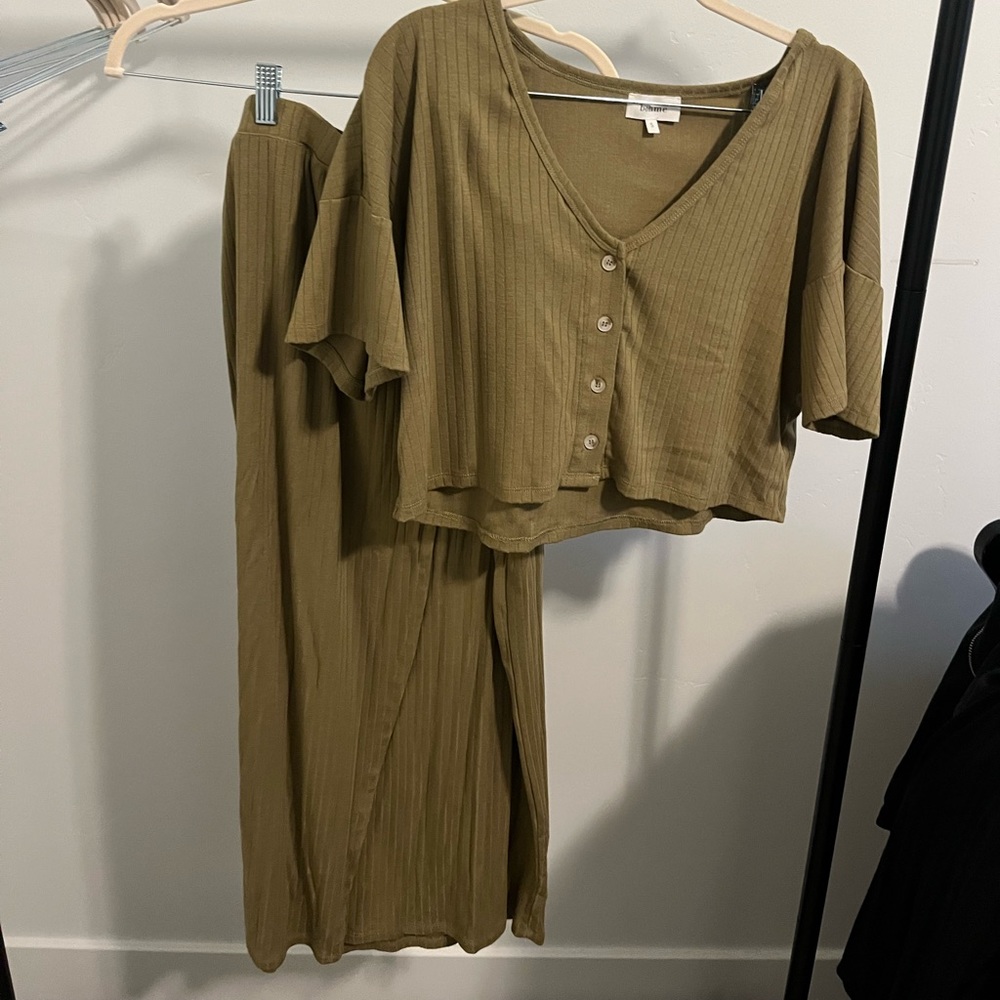 Two piece green skirt set